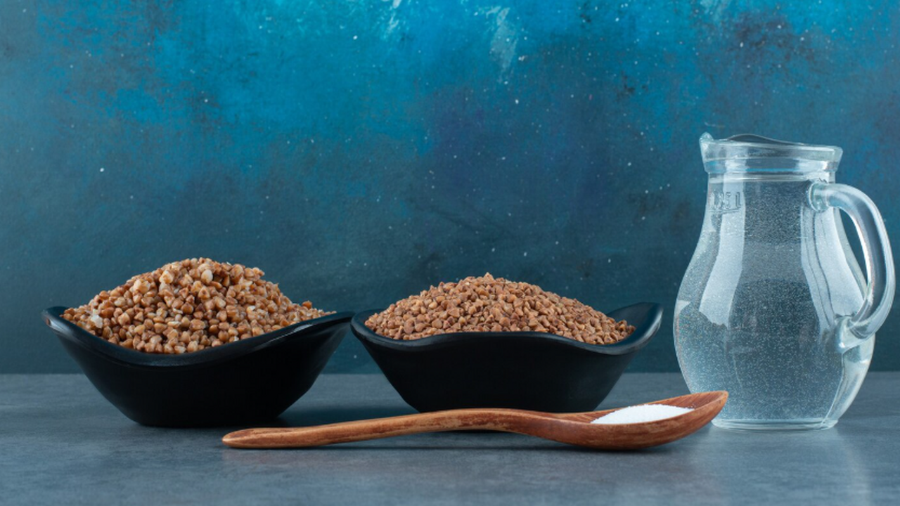 Зелень оживает всего за семь дней: доступная реанимация с помощью ваших запасов — действенное средство всегда было у вас на кухне Гречневая вода — это экологичное и простое реше...