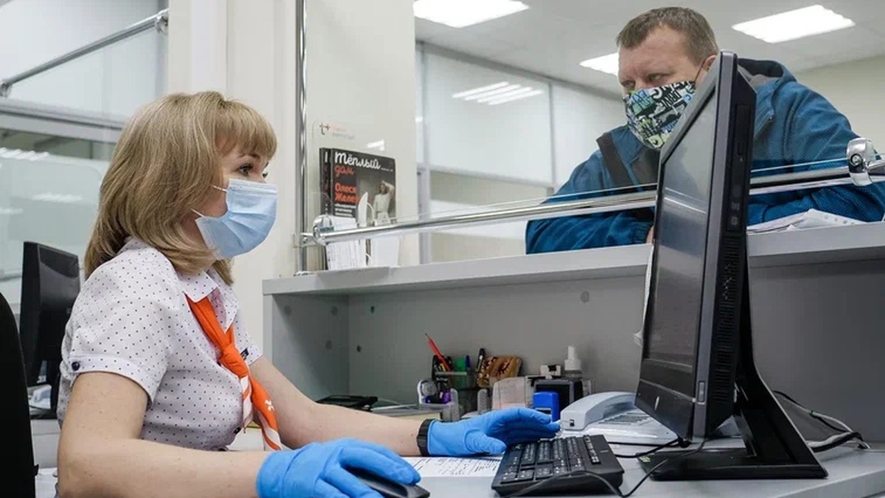 Пенсионное удостоверение заставят вернуть всех с 1 июля: пенсионерам до 70 лет и младше приготовили явно неприятный сюрприз Забудьте о пластике: QR-код станет вашим новым ...