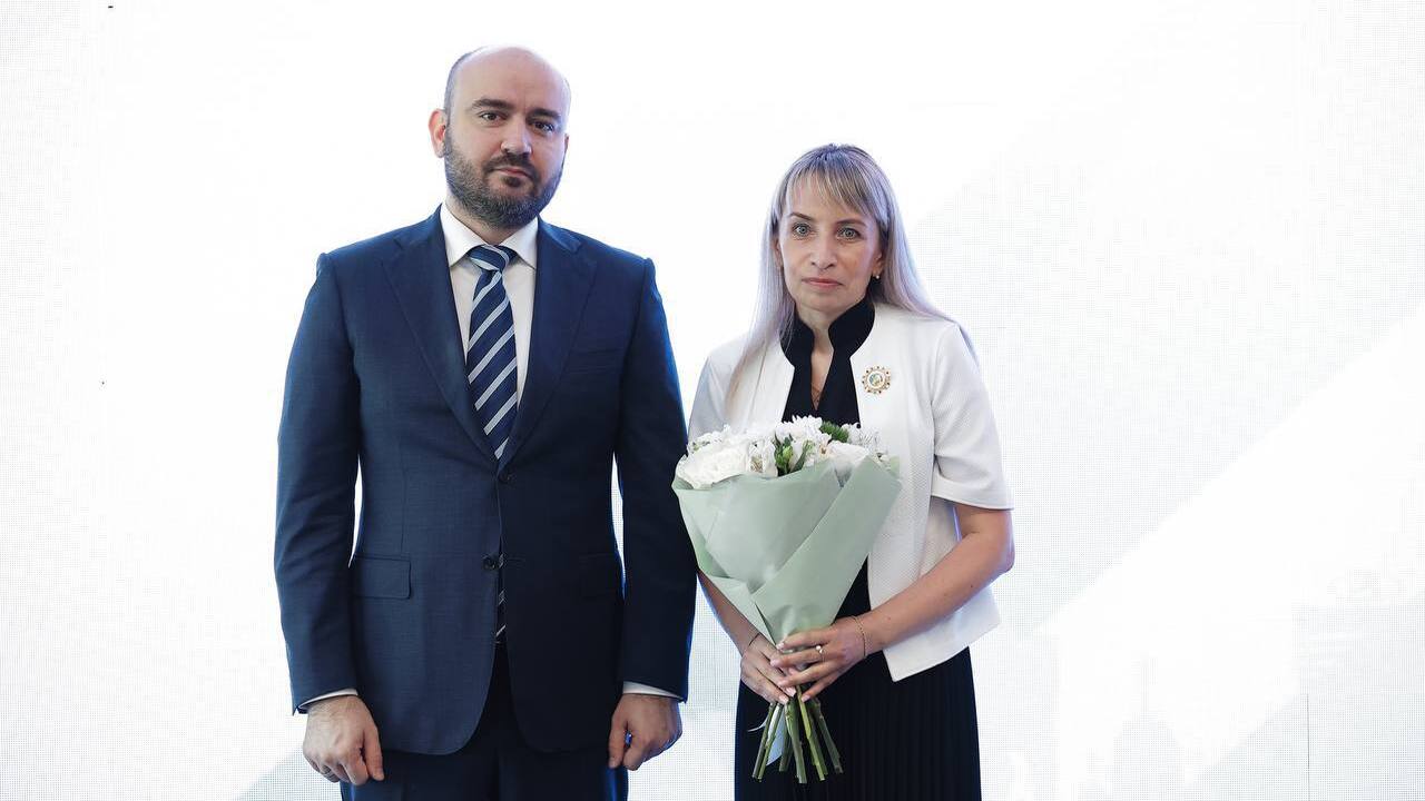 В преддверии Дня социального работника Вячеслав Федорищев вручил региональные награды лучшим сотрудникам отрасли В пятницу, 6 июня, губернатор Вячеслав Федорище...