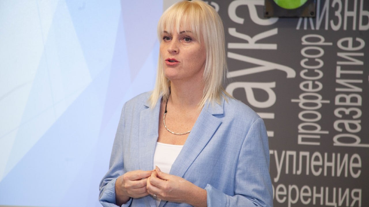 «Автобус счастья» для многодетных: на прямой линии губернатору предложили новый социальный туристический проект В День волонтёра на прямой линии губернатора Са...