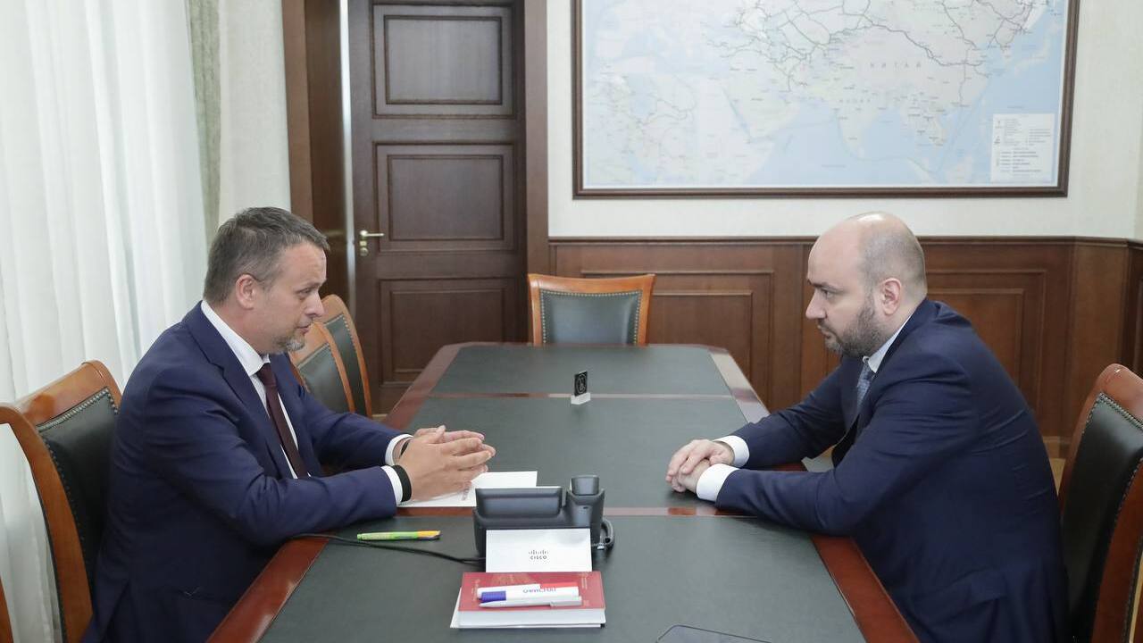 Вячеслав Федорищев и министр транспорта РФ Андрей Никитин обсудили развитие БАС в регионе В Москве состоялась встреча губернатора Самарск...