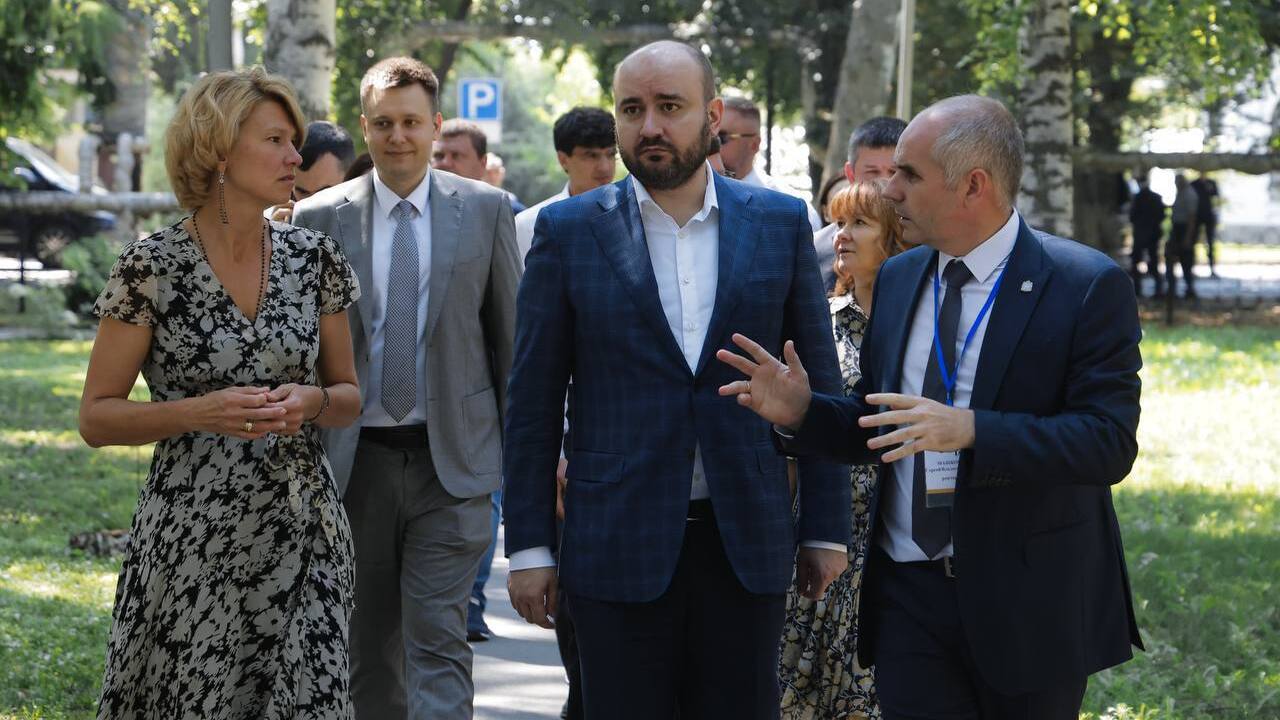 Технологии, переработка, поддержка: Вячеслав Федорищев и Оксана Лут о развитии АПК региона В субботу, 12 июля, в регионе работает министр ...
