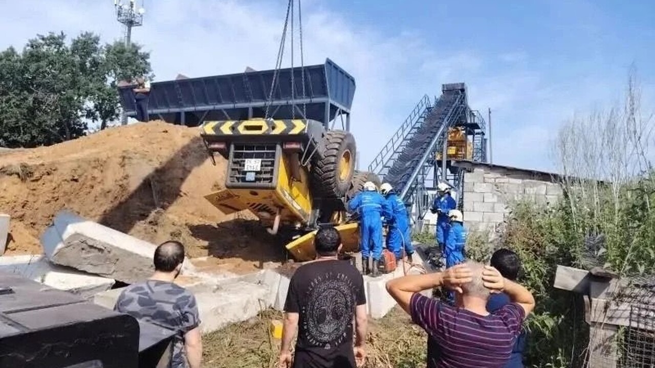 В Красноярском районе водитель автопогрузчика погиб при съезде в кювет Сообщение об инциденте поступило в 9:24