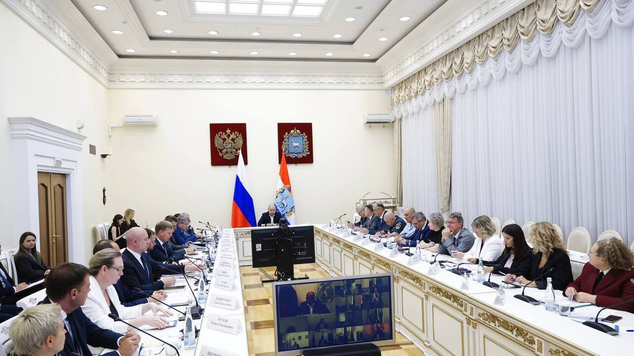 Вячеслав Федорищев на оперативном совещании рассмотрел итоги летней оздоровительной кампании, обращения граждан и эпидобстановку в регионе Вячеслав Федорищев провел оперативное совещание...