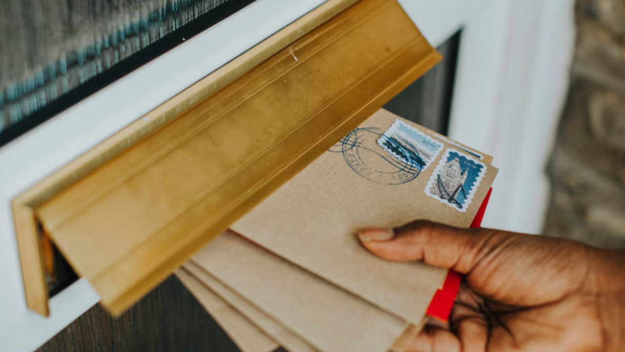 По данным РБК "Почта России" утвердила рост доходов почти на 400 млрд рублей В конце 2025 года «Почта России» обнародовала с...