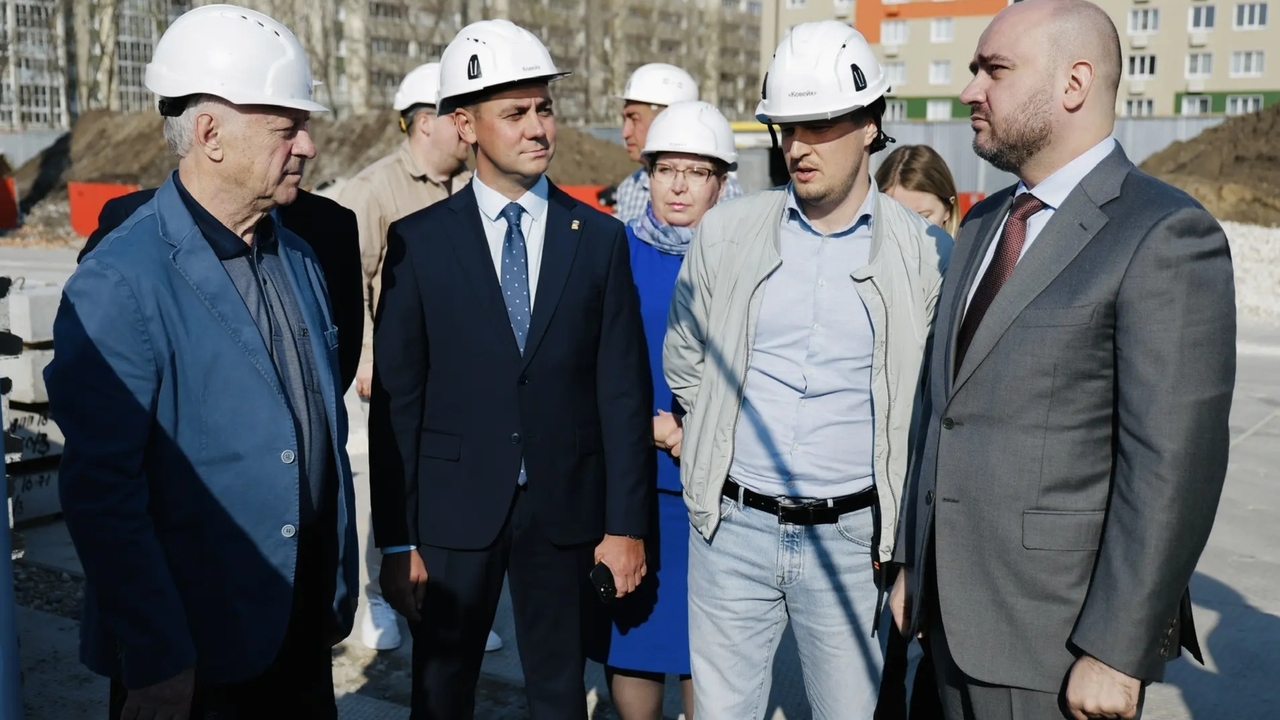 Губернатор Вячеслав Федорищев проинспектировал строительство детского сада в микрорайоне «Калина» в Тольятти Вячеслав Федорищев оценил ход строительства дет...