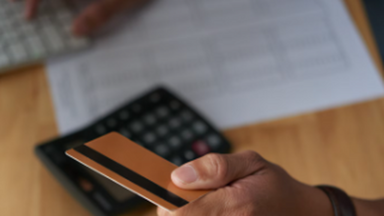 Финансовые аналитики маркетплейса «Сравни» пров...