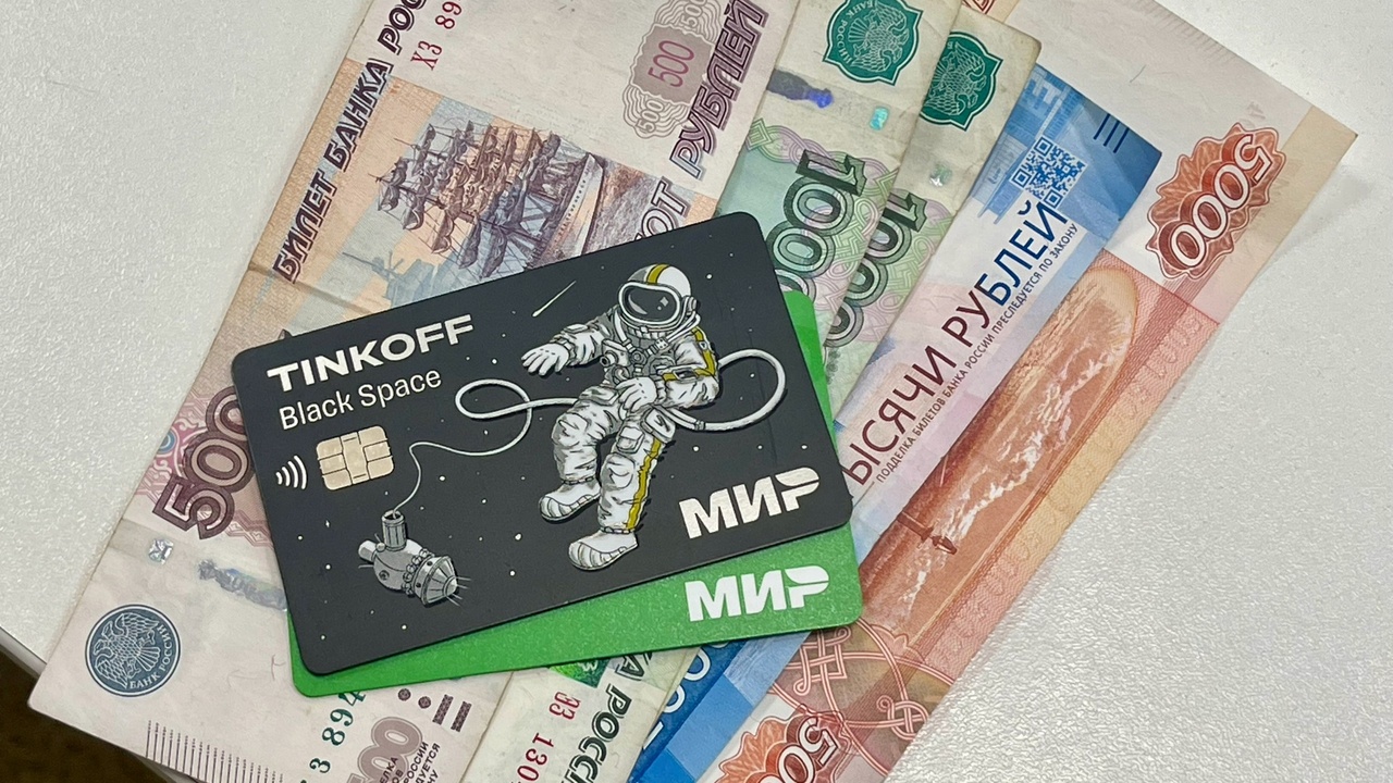 5 и 7 мая абсолютно всем россиянам упадет по 17 700 рублей на карты "Мир" Узнайте, когда поступят детские пособия в мае, ...