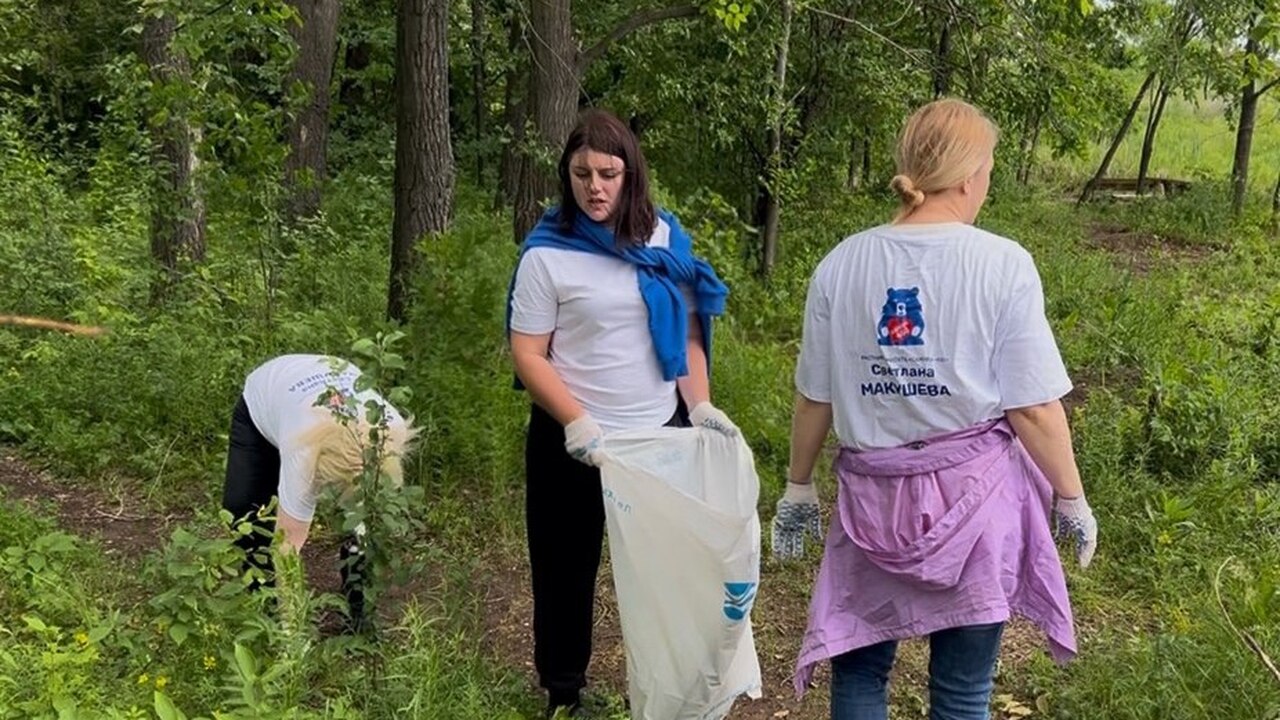 В День эколога прошла акция по уборке берегов озёр Старицы Дубовый Ерик В День эколога прошла акция по уборке берегов С...