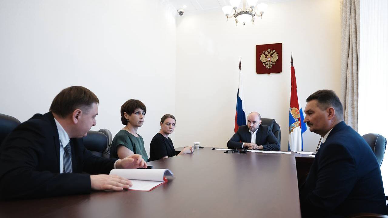 Губернатор Вячеслав Федорищев провел личный прием граждан Губернатор Вячеслав Федорищев провел личный при...