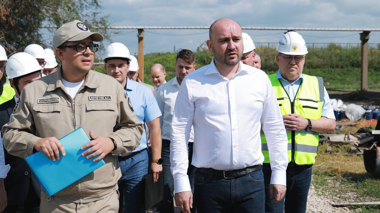 Губернатор проверил ход работ на очистных канализационных сооружениях Новокуйбышевска Губернатор Самарской области Вячеслав Федорищев...