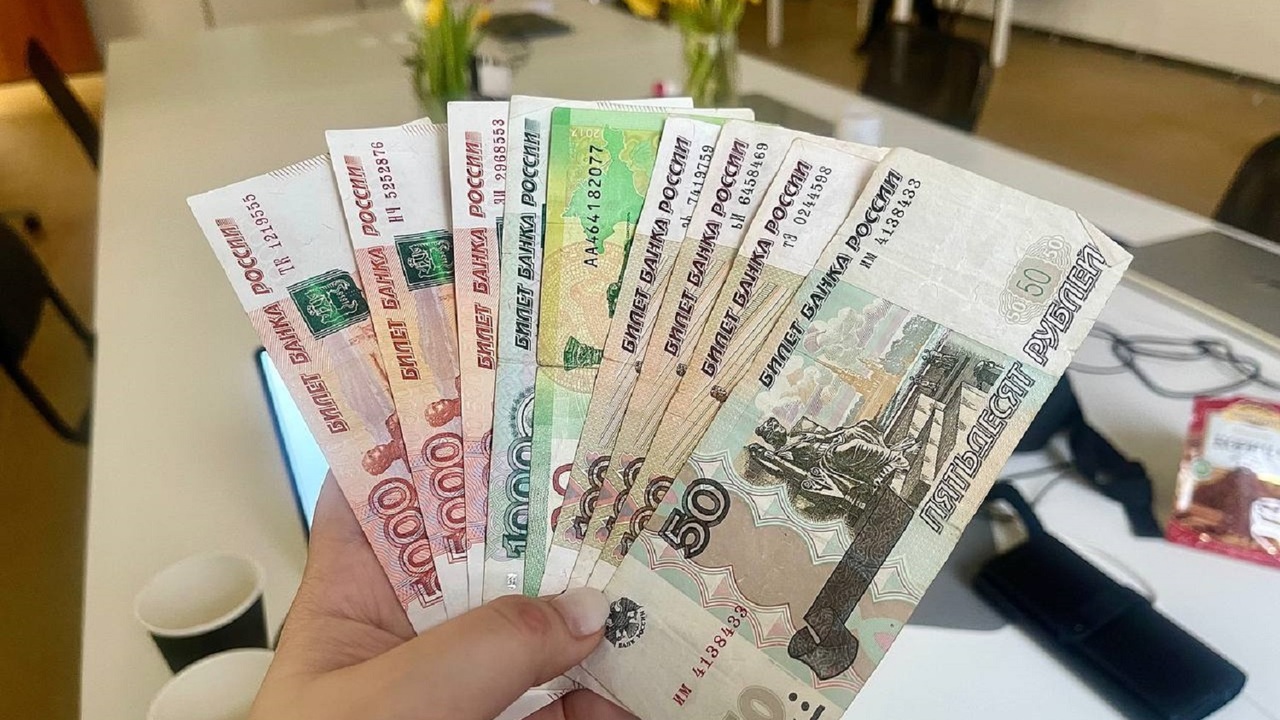 В мае пенсии придут совершенно в другое время: пенсионерам уже объявили о новом довольно неприятном изменении по майским выплатам в 2025 году Как получить выплаты досрочно, если вы получает...