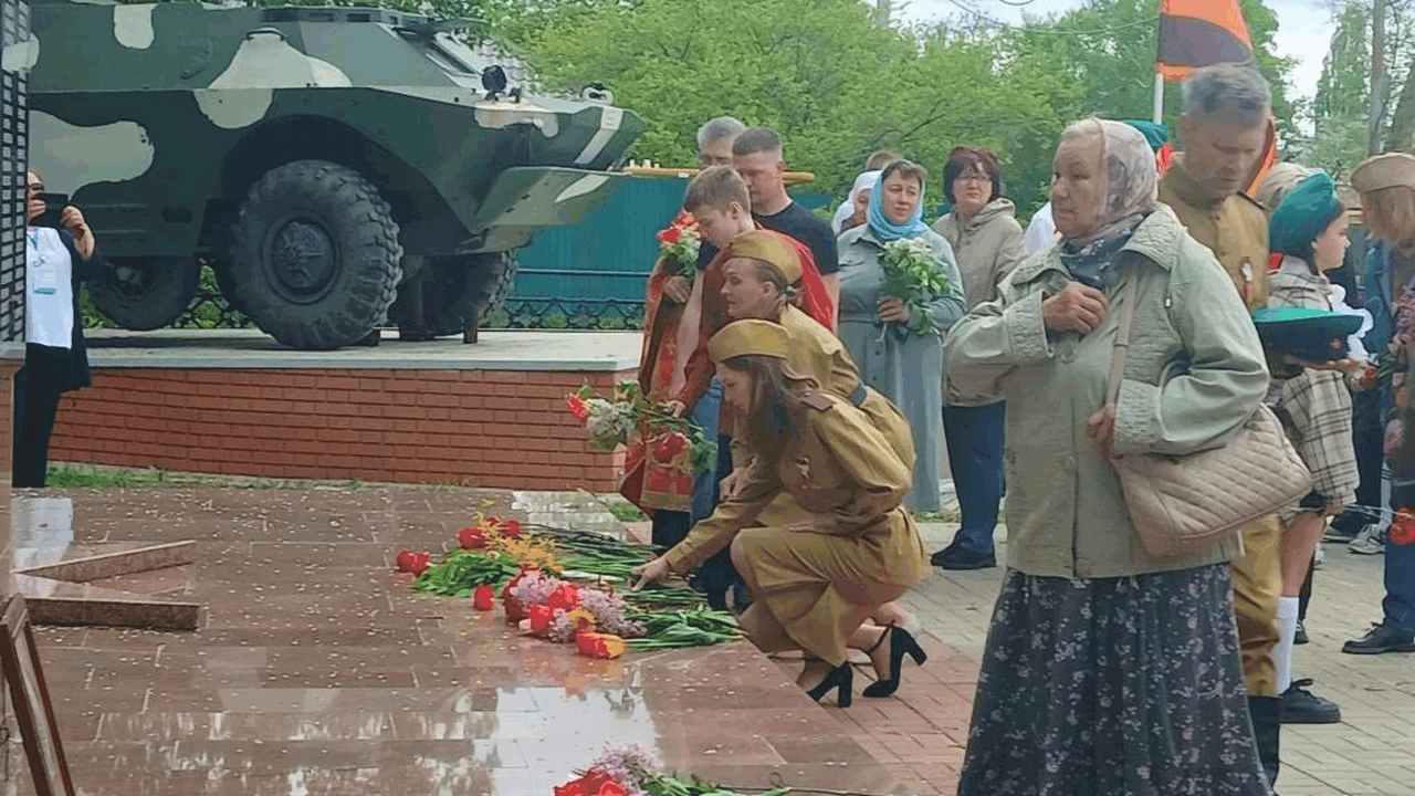 Сегодня, 9 мая, у обелиска в посёлке Русские Ли...