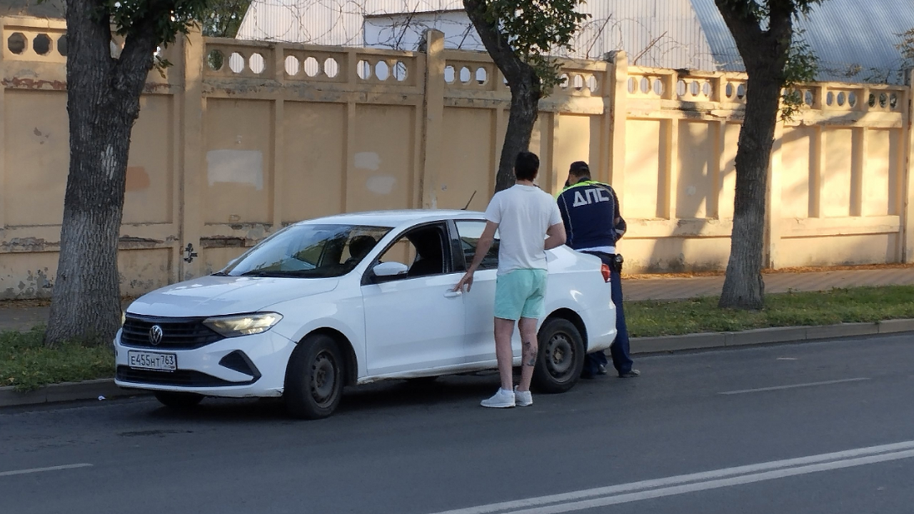 Юрист рассказал, почему ГАИ стала штрафовать водителей за включенную аварийку Можно ли использовать “аварийку” в качестве бла...