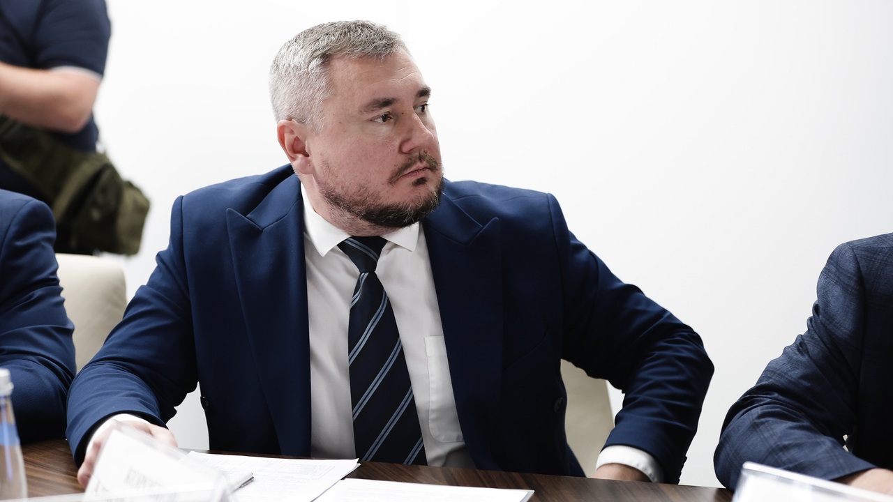 В Самаре по поручению губернатора Вячеслав Федорищева сделают архитектурное уличное освещение Губернатор Вячеслав Федорищев провел совещание ...
