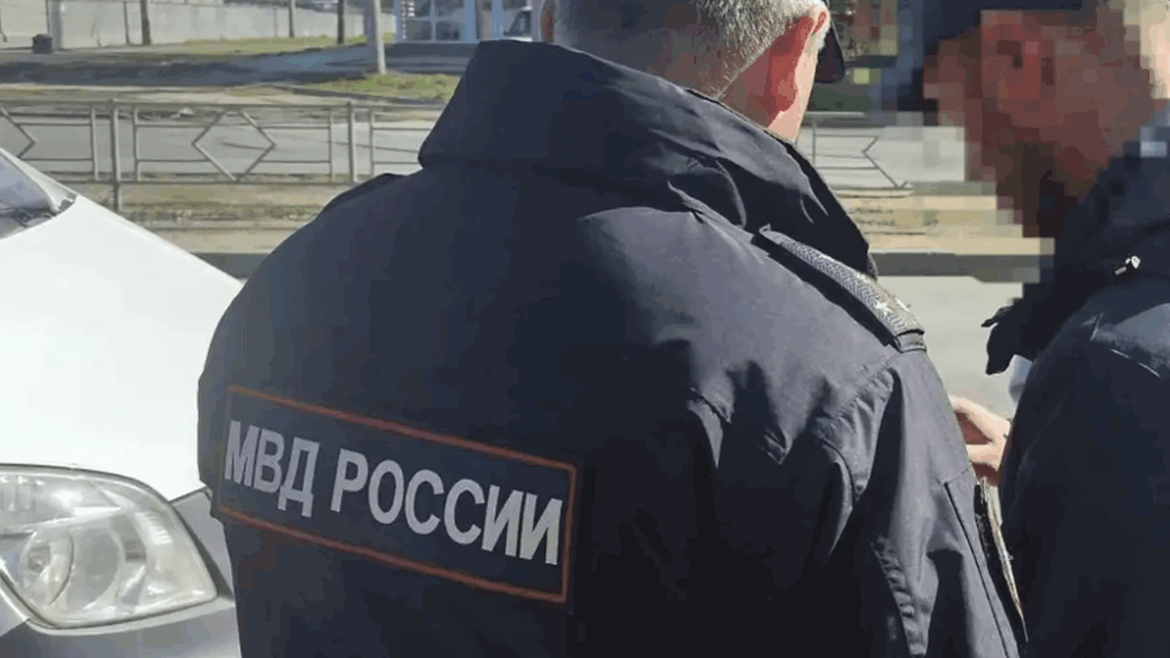 Сотрудники отдела по расследованию преступлений...