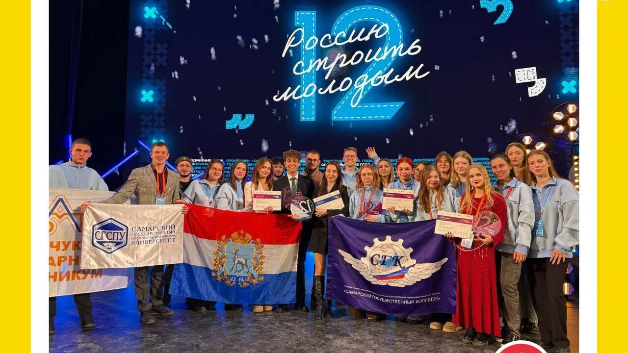 Губернатор Вячеслав Федорищев поздравил студент...