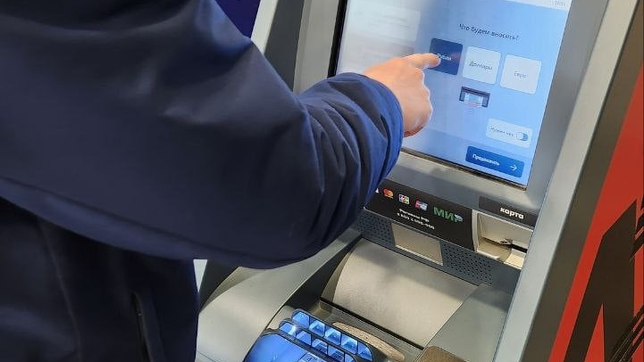 Снимать и класть деньги на карту без внимания ФНС больше не получится: рассказали от какой суммы теперь начнется жесткий контроль Что изменится в финансовом контроле с 1 июня 20...