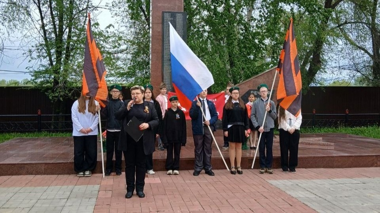 В посёлке Русские Липяги 9 мая почтили память героев Великой Победы Сегодня у обелиска в Русских Липягах состоялся ...