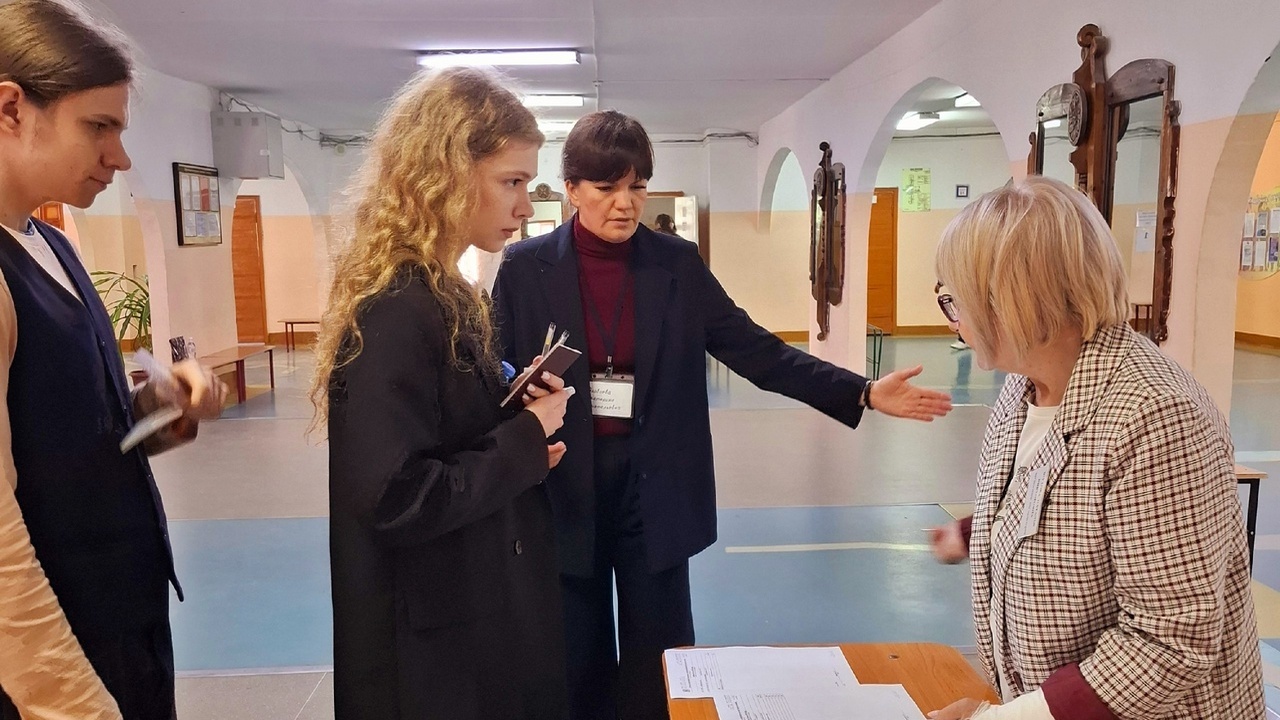 В Новокуйбышевске выпускники приступили к сдаче ЕГЭ В Новокуйбышевске сегодня утром, 23 мая 2025 го...