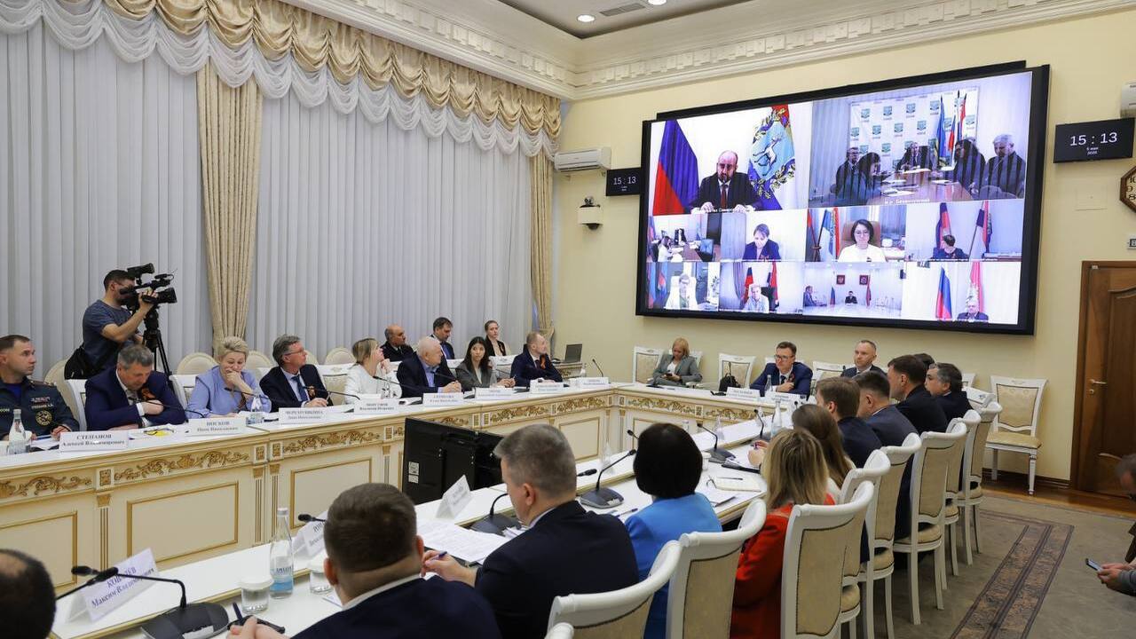 Подготовку к 9 Мая, капремонт школ, вывоз мусора обсудили на оперативном совещании в областном Правительстве В понедельник, 5 мая, губернатор Вячеслав Федор...
