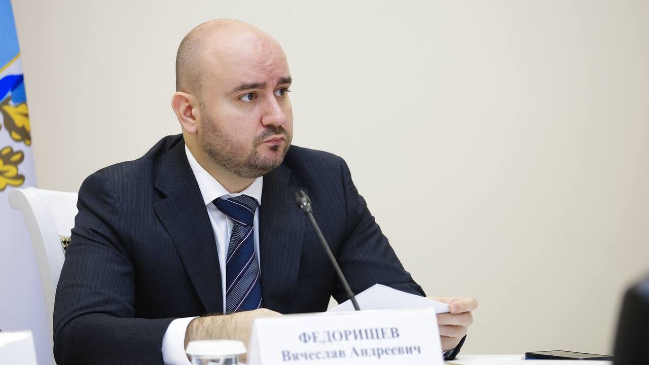 Поздравление губернатора Самарской области В.А. Федорищева с Днем молодежи России Дорогие друзья! Поздравляю вас с Днем молодежи ...