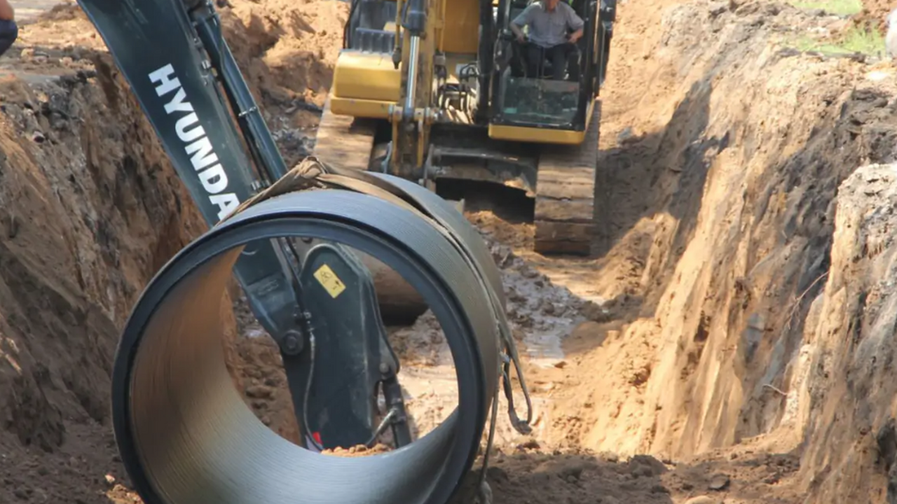 В Кировском районе, на улице Литвинова, специал...