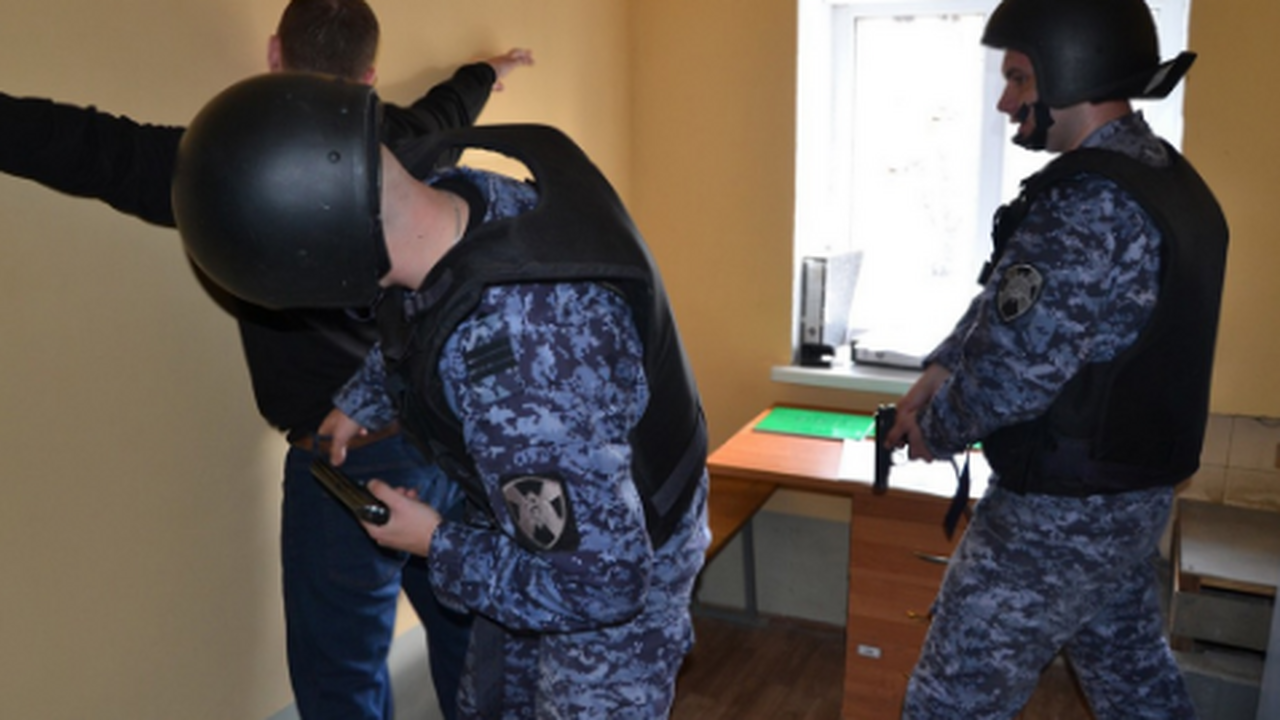 В новокуйбышевске росгвардейцы задержали мужчину, проникшего в частный дом В Новокуйбышевске сотрудники группы задержания ...