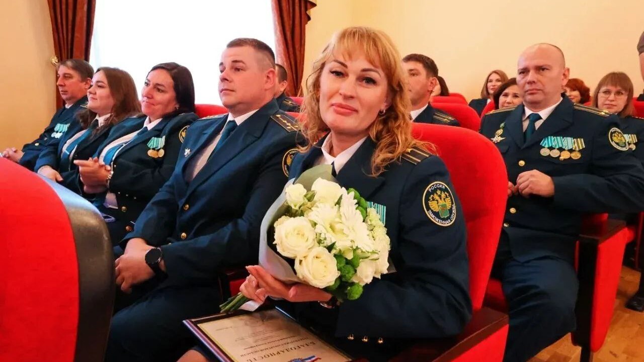 В Самаре Вячеслав Федорищев вручил награды сотрудникам приволжского таможенного управления Губернатор Самарской области Вячеслав Федорищев...