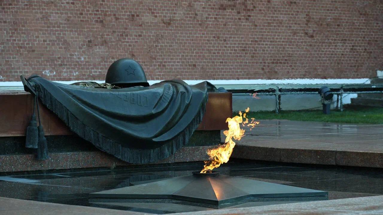 Всероссийская акция памяти: Вечный огонь зажгут на 80 мемориалах страны В преддверии Дня Победы в России проходит масшт...