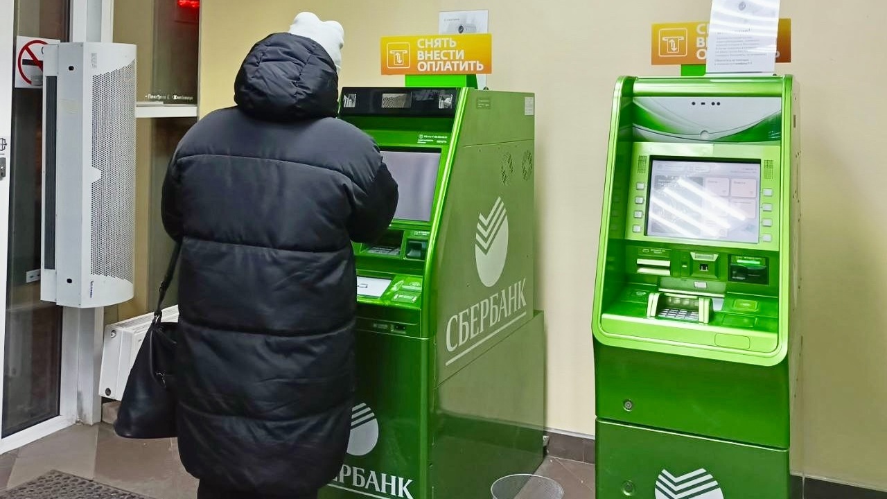 Снять деньги через банкомат больше не получится: новый закон вступает в силу с 10 мая Новый закон против мошенников: как государство ...