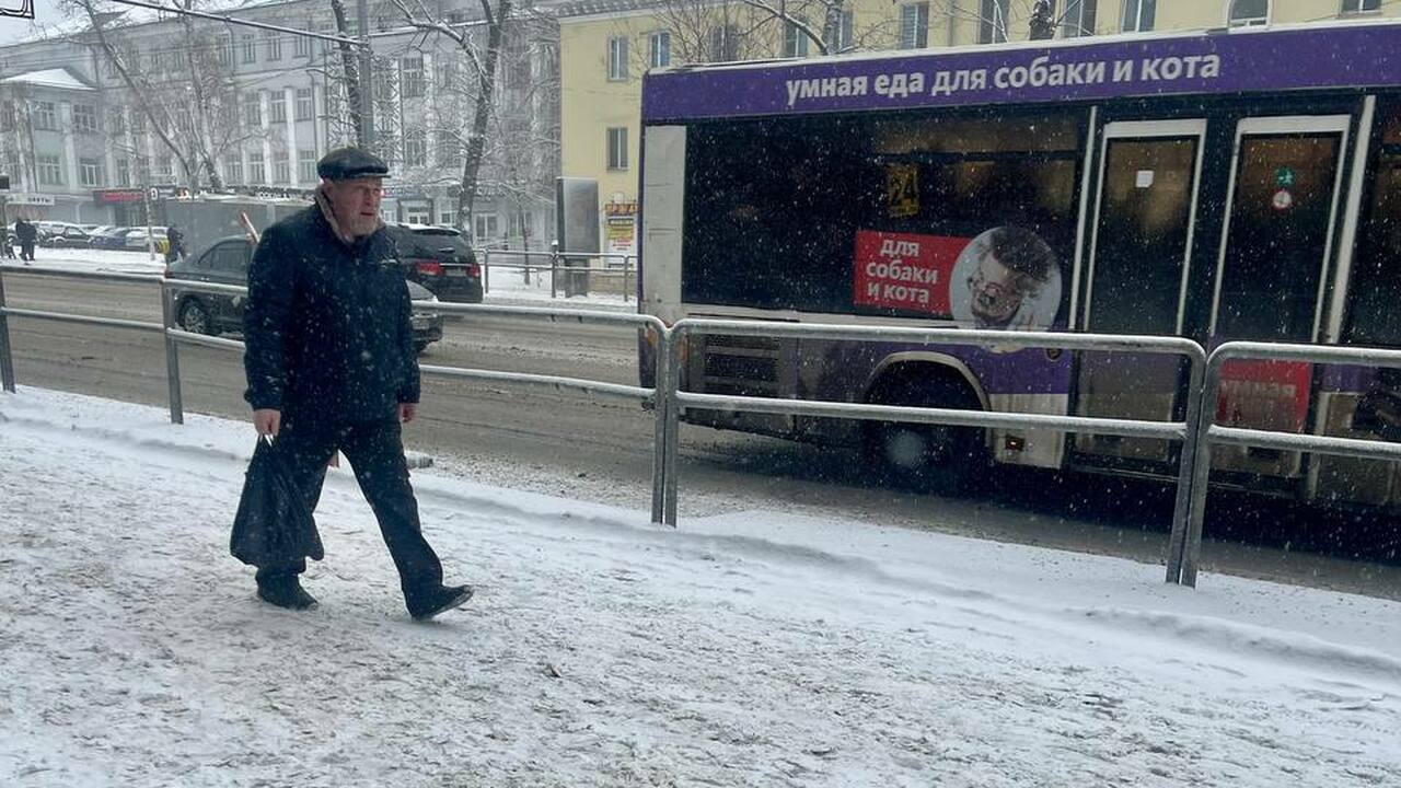 До конца месяца пожилые граждане получат денежн...