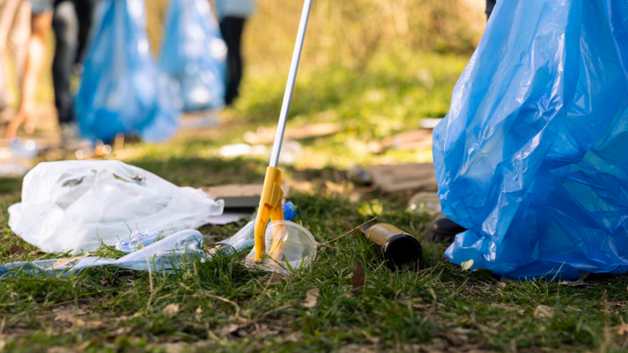 На перекрестке улиц Кадомцева и Репина в городе...