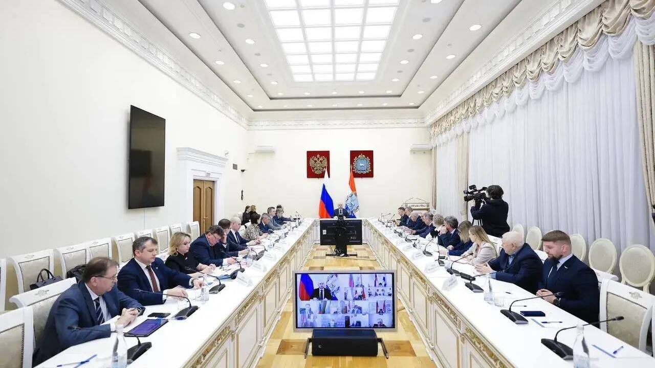 Во вторник, 10 марта, губернатор Вячеслав Федор...