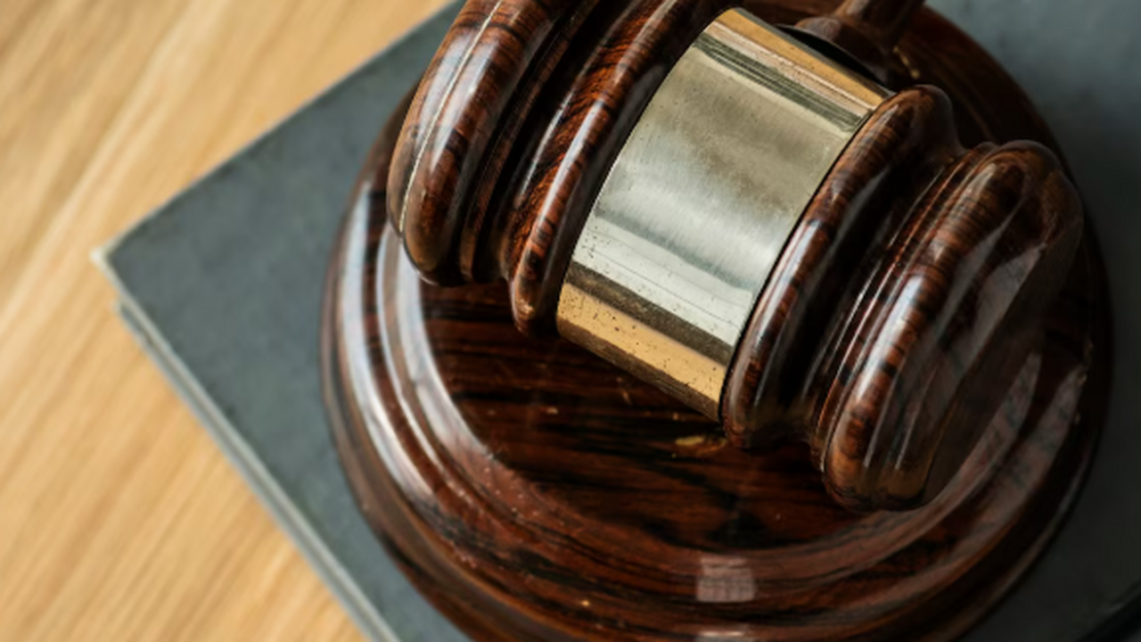 В Ленинский районный суд городского округа Сама...