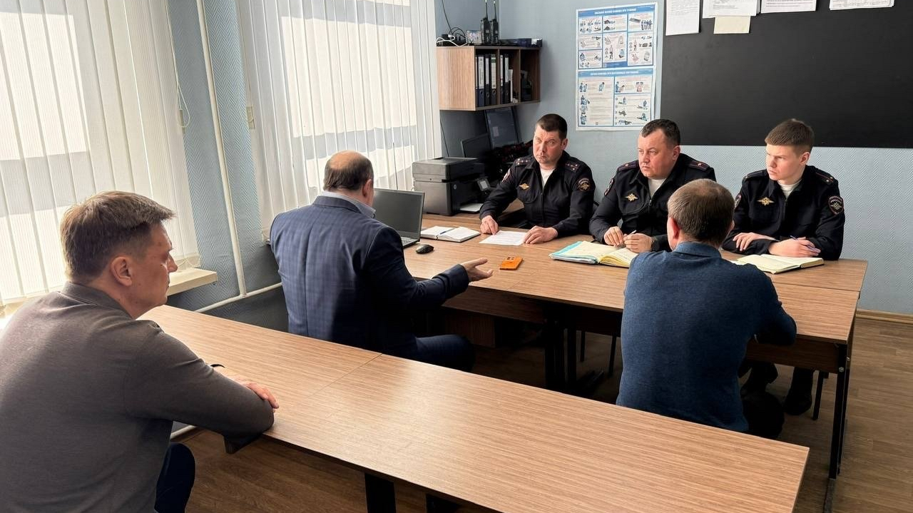 В Новокуйбышевске прошло совещание по ямочному ремонту автомобильных дорог В Управлении Государственной инспекции безопасн...