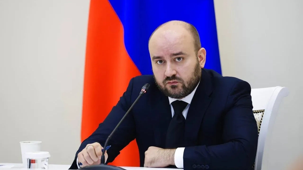 Решения по повестке и вне ее: губернатор провел оперативное совещание в правительстве Самарской области Решения по повестке и вне ее: губернатор провел...