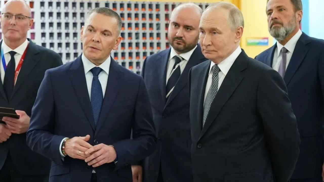 Президент Владимир Путин в Самаре посетил ФОК «...