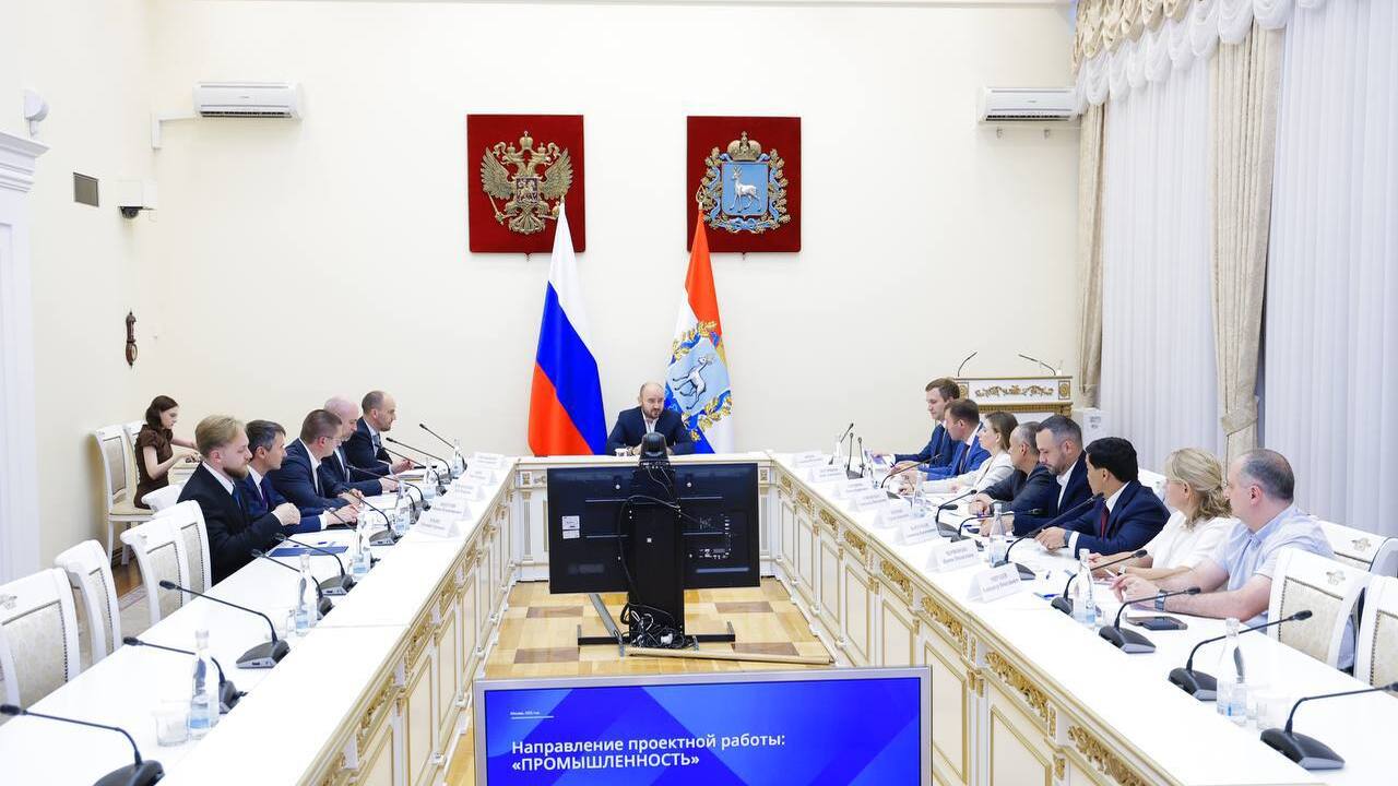 Проектная группа работает над выпускной аттеста...