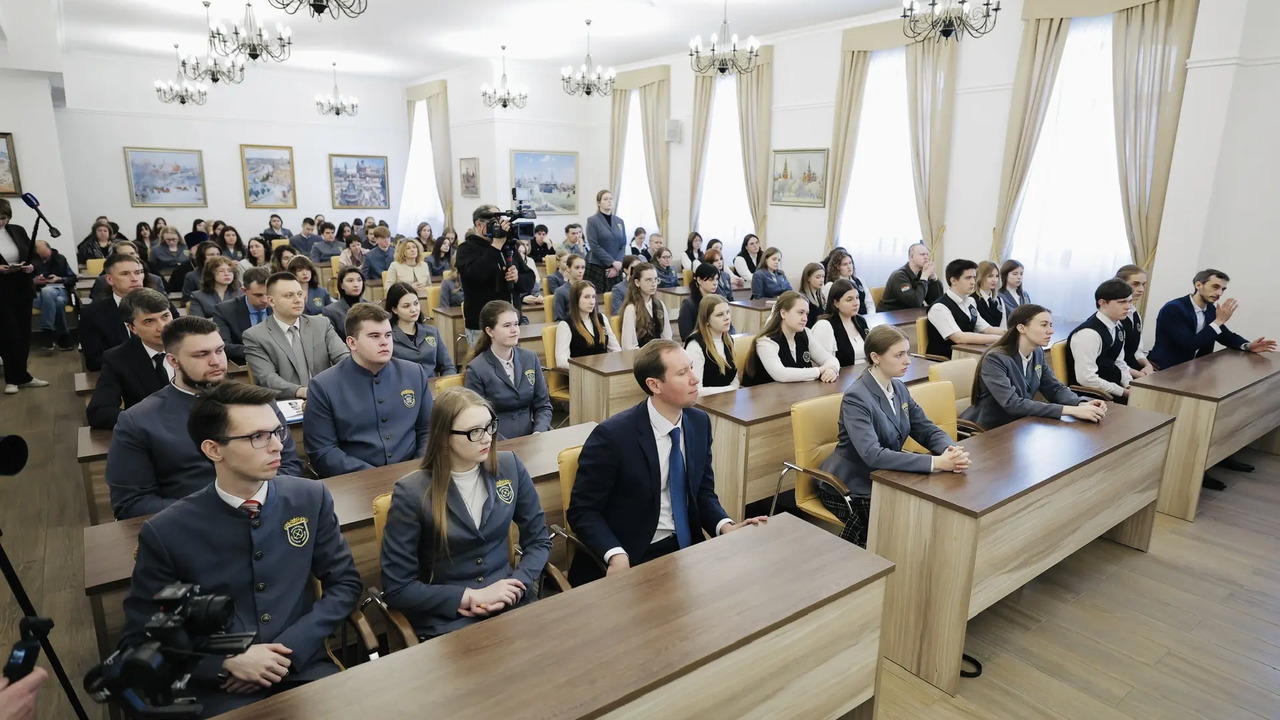 В четверг, 16 апреля, губернатор Вячеслав Федор...