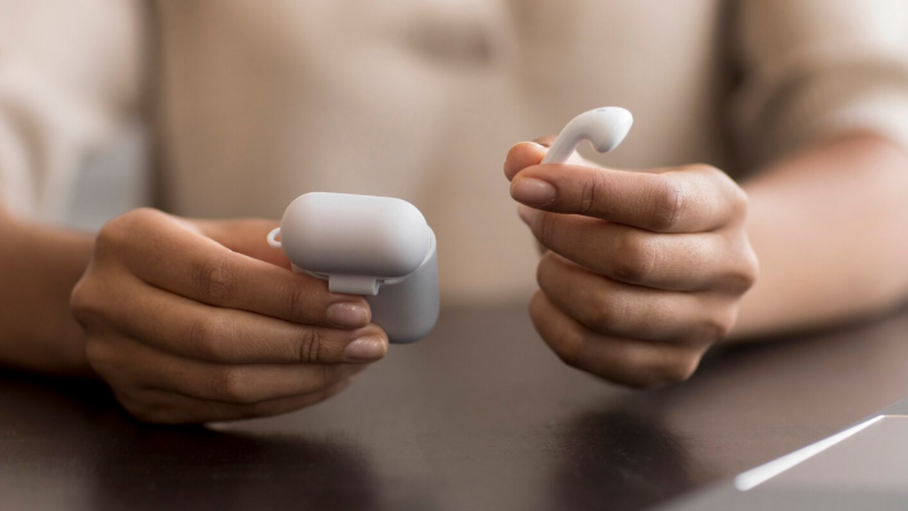 В контексте информационной безопасности беспров...