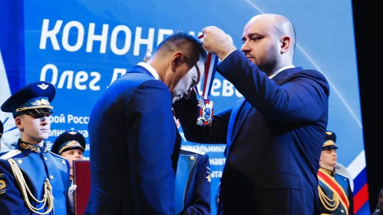 В День народного единства в Самаре Вячеслав Федорищев вручил госнаграды Во вторник, 4 ноября, губернатор Вячеслав Федор...