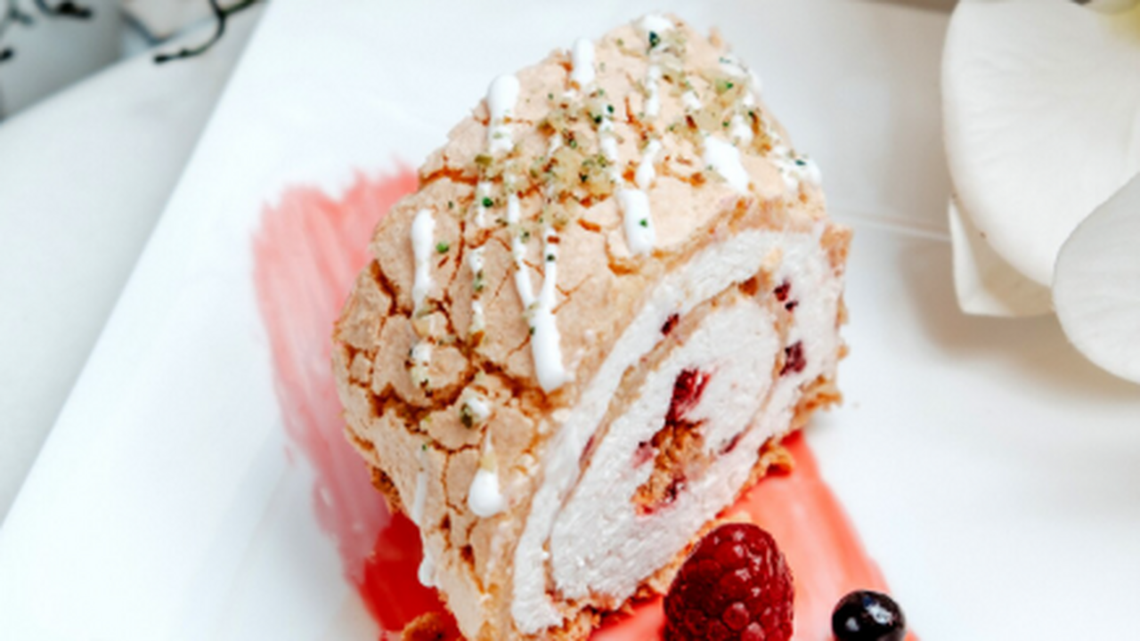 Настоящий бисквитный рулет представляет собой о...