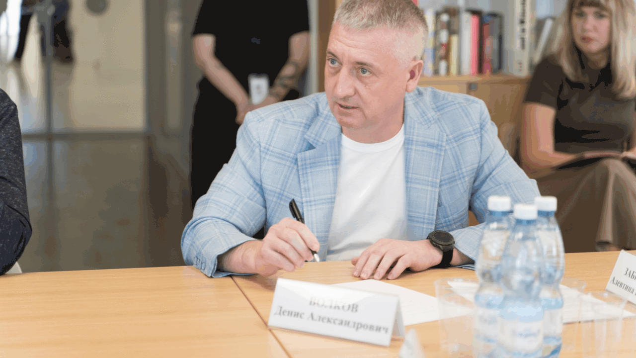 Активисты партийного проекта «Чистая страна» ст...