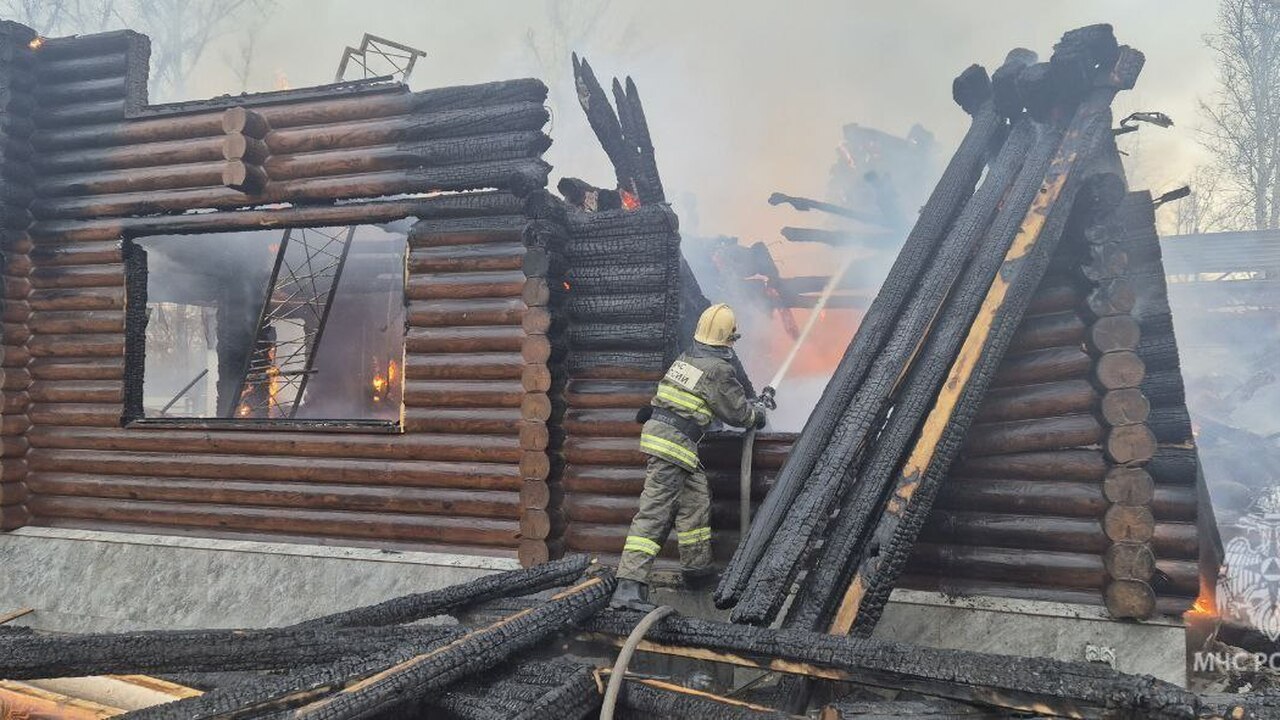 В Новокуйбышевске потушили крупный пожар в дачном доме 23 октября В четверг, 23 октября 2025 года, в 13:35 в Ново...