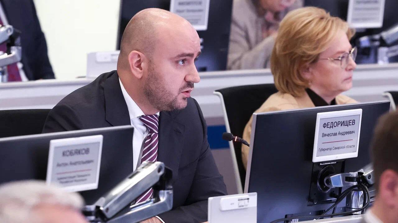 Губернатор Вячеслав Федорищев доложил о подготовке Самарского региона к Международному спортивному форуму «Россия – спортивная держава» Губернатор Вячеслав Федорищев доложил о подгото...