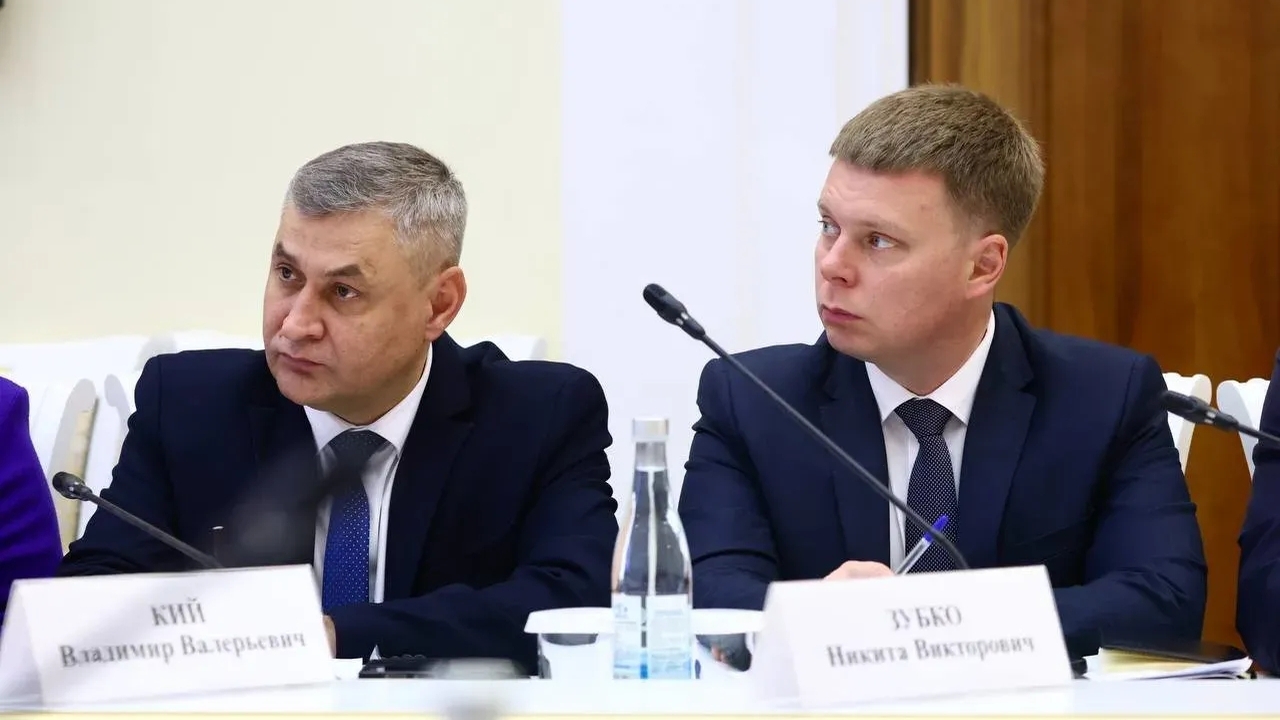 В Самаре губернатор Федорищев провел оперативное совещание в областном правительстве Губернатор Вячеслав Федорищев провел оперативно...