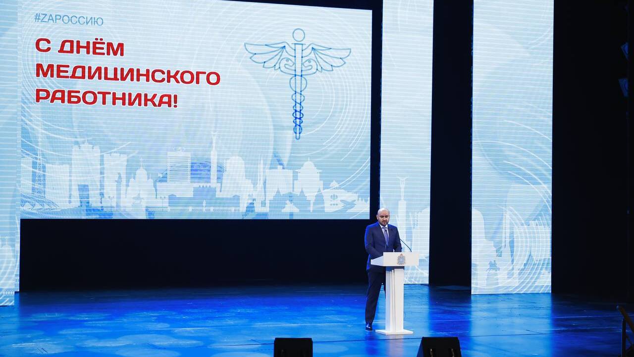Губернатор Вячеслав Федорищев вручил награды лучшим работникам отрасли здравоохранения региона в преддверии Дня медицинского работника В понедельник, 9 июня, в Самаре в Самарском ака...