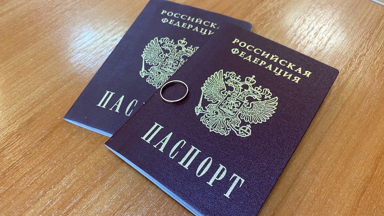 Масштабная замена паспортов РФ: россиянам дали 90 дней для получения нового документа Когда необходимо менять паспорт гражданина РФ? ...