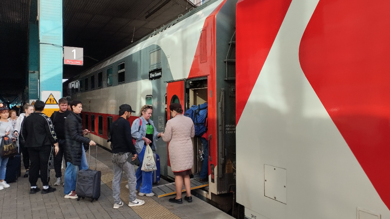 Пассажиры РЖД в полном шоке: теперь это строго запрещено делать в поездах - грозит штраф РЖД обновили летние регламенты для повышения ко...